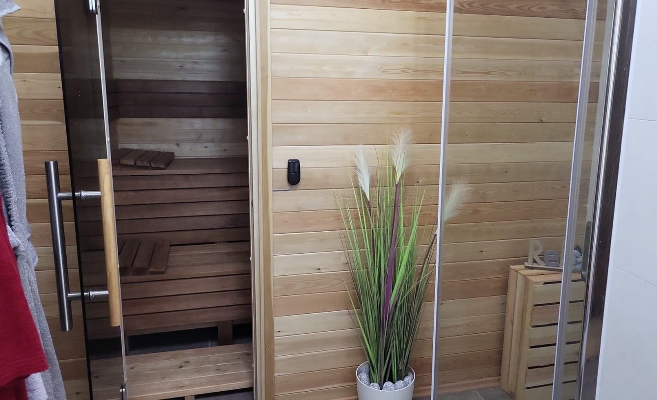 sauna-lärchenholz-thermoespe-aussenbereich
